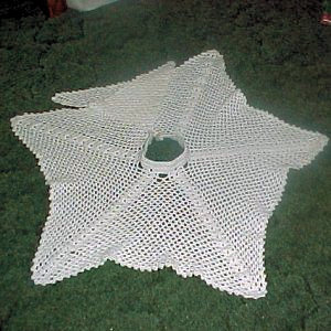 Net Stitch Tree Skirt